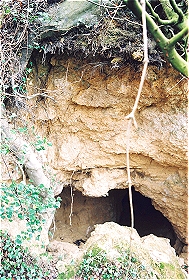 Une entrée des grottes des Golets