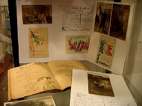 Cahier de chants de Maximin et cartes postales